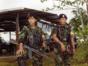 Jeunes femmes membres des FARC