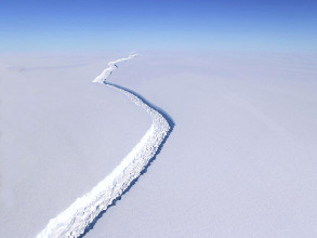 Iceberg géant se détache de la calotte glacière